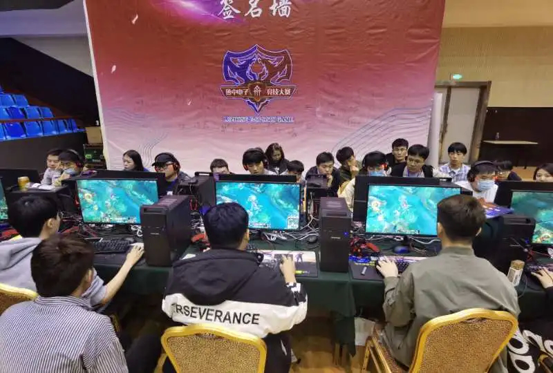 她开始在全 她开始在全