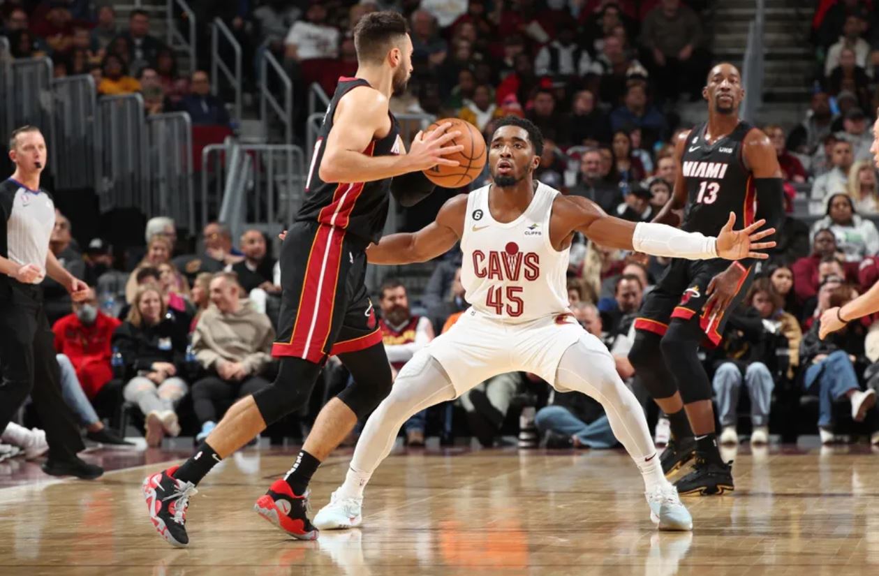 联赛中展翅 联赛中展翅